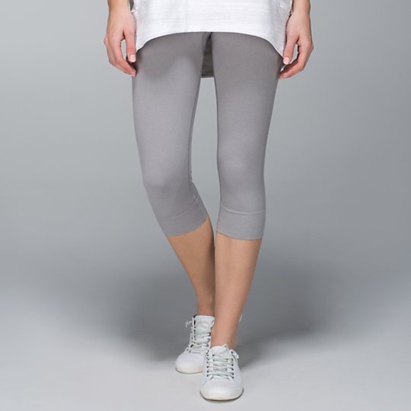 lululemon athletica Pants - LULULEMON // Seamlessly Street Crop Capris